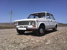 1685954106_myskillsconnect-com-p-vaz-2103-foto-belogo-tsveta-23.webp