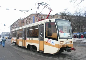 KTM-21_1000,_tram_line_14,_Moscow,_2006.webp