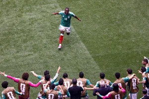 1845941-julian-quinones-celebre-son-but-avec-l-equipe-du-mexique-contre-l-afrique-du-sud-lors...webp 1845941-julian-quinones-celebre-son-but-avec-l-equipe-du-mexique-contre-l-afrique-du-sud-lors...webp